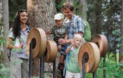 Der Klangweg bildet im Sommer ein faszinierendes Erlebnis für Wanderer, wobei eine Zielgruppe Familien sind. (Bild: swiss-image.ch/Christian Perret)