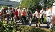 Die pflanzliche Artenvielfalt beeindruckte die Seniorenschar. (Bild: PD)