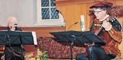 Mechthild Neufeld von Einsiedel und Johannes Grabher boten einen besinnlichen Musik-Poesie-Abend. (Bild: Heidy Beyeler)