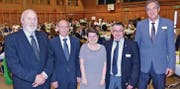 Der frischgewählte Kantonsratspräsident Peter Gut (l.) und seine Gratulanten (v. l.): Landammann Matthias Weishaupt, Alt-Kantonsratspräsidentin Ursula Rütsche, pu-Fraktionspräsident Andreas Zuberbühler und Gemeindepräsident Hansruedi Bänziger. (Bild: Ulrike Huber)