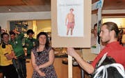 d’Jungspünte nehmen frech und humorvoll das Dorfgeschehen aufs Korn. (Bild: Ramona Riedener)