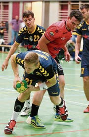 Die Romanshorner (blau, hier im Derby gegen Kreuzlingen) kassieren in der Abstiegsrunde ihre erste Niederlage – und das erst noch selbstverschuldet. (Bild: Mario Gaccioli (Romanshorn, 2. September 2017))