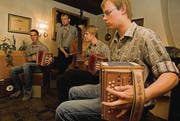 Die Lommiser Örgelifäger vom Lauchetal spielen am Sonntagmorgen in Wängi. (Archivbild: Olaf Kühne)