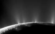 Wasserfontänen schiessen am südlichen Pol des Saturnmondes Enceladus ins All. (Bild: AP NASA)