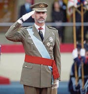 Spaniens König Felipe während der Flaggen-Zeremonie zum spanischen Nationalfeiertag. (Bild: Juanino Martin /EPA (12. Oktober 2016))