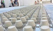 Der Ton zerfällt zu Schlamm: Reto Steiner, Lydia Wilhelm und Andreas Greiner im Shed Frauenfeld. (Bild: Christina Peege)