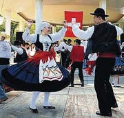 Portugiesischer Tanz beim Musikpavillon letzten Vorsommer. (Bild: Archiv)