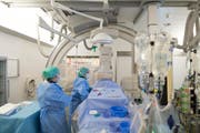 Der Streit um die medizinischen Leistungen an der Zürcher Hirslanden-Klinik dauert schon seit längerem. (Bild: Keystone (Symbolbild))