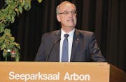 Bundesrat Guy Parmelin bei seinem Referat im Arboner Seeparksaal. (Bild: Christof Lampart)
