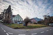 Blick von der Hubhofgasse Richtung Bahnhofstrasse mit den drei Bauparzellen. (Bild: Reto Martin)