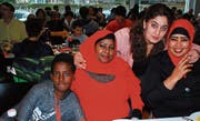 Über 120 Asylsuchende nahmen an der Weihnachtsfeier im evangelischen Kirchgemeindehaus in Wil teil. (Bild: Roland P. Poschung)