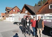 Kurt und Silvia Sonderegger (links) übernehmen den Getränkehandel von Aldo und Lisbeth Thür. (Bild: Rolf Rechsteiner)
