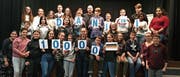 Zauberer Danini und ein Teil der Schülerschaft der Oberstufe Wartau. (Bild: PD)
