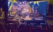 Cobana mit der in Herisau aufgewachsenen Sängerin Eveline Battaglia-Sutter beherrscht ein breites musikalisches Repertoire. (Bilder: rf)