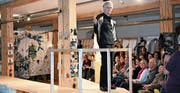 Als Model auf dem Laufsteg: Margrit Bürer, Leiterin des Amtes für Kultur, Appenzell Ausserrhoden. (Bild: Astrid Zysset)