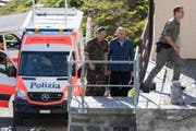 Armeechef André Blattmann hat die Absturzstelle am Gotthard-Hospiz besichtigt. (Bild: SAMUEL GOLAY (KEYSTONE/TI-PRESS))