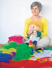 «Eltern reagieren am Schluss des Kurses oft sicherer und entspannter»: Susanna Vogel-Engeli in Aktion. (Bild: pd)