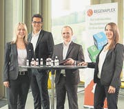 Das Team der Studierenden der FHS St. Gallen hat für die Regena ein Werkzeug entwickelt, das bereits im Einsatz ist. (Bild: pd)
