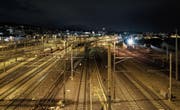 Damit mehr Zeit für Bauarbeiten bleibt, sollen am späteren Abend weniger Züge fahren. (Bild: Christian Beutler/Keystone)