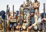 Anhänger der Nationalen Bewegung für die Befreiung des Azawad: Die sich als Vertreter der Tuareg sehende Miliz kämpft für die Unabhängigkeit des nördlichen Teils von Mali, der von 2012 bis 2013 einen De-facto-Separatstaat bildete. (Bild: Souleymane Ag Anara/AFP (Menaka, 5. Februar 2018))