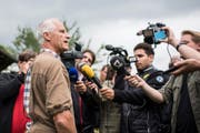 Der Thurgauer Kantonstierarzt Paul Witzig informierte am Dienstag die Medien über die Räumung des Hofs. Nun erstattet Tierschützer Erwin Kessler Strafanzeige gegen ihn. (Bild: ENNIO LEANZA (KEYSTONE))