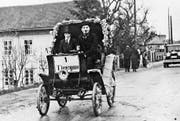 Bernina-Gründer Karl Friedrich Gegauf unterwegs mit dem ersten im Thurgau zugelassenen Automobil. (Bilder: PD)