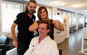 Hayat Mousa teilt die Leidenschaft ihrer Ausbildner Rico und Rolf Baettig (links). (Bild: Marie-Theres Brühwiler)