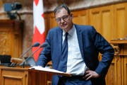 Selbst von seiner eigenen Partei nicht zu bremsen: Nationalrat Claude Béglé. (Bild: PETER KLAUNZER (KEYSTONE))