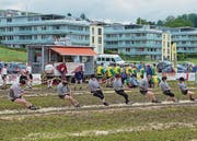 Die Bedingungen im aargauischen Sins: Nass, rutschig, dreckig. (Bild: pd)