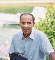 Walter Sommer, hinter ihm der Rhein. Der Stadtpräsident ist noch ein Jahr «mit Begeisterung im Amt». (Bild: Donato Gaspari)