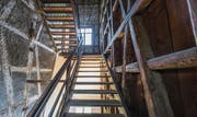 Tröckneturm im Areal der Burgweier Letztmals geöffnet für die Öffentlichkeit in dieser Saison Aktion der Tourist Information Bilanz? Verknüpft mit einem gut bebilderten Augenschein. (Bild: Hanspeter Schiess)