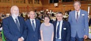 Der frischgewählte Kantonsratspräsident Peter Gut und seine Gratulanten Landammann Matthias Weishaupt, alt Kantonsratspräsidentin Ursula Rütsche, der Fraktionschef der Parteiunabhängigen, Andreas Zuberbühler, und Gemeindepräsident Hansruedi Bänziger. (Bild: Ulrike Huber)