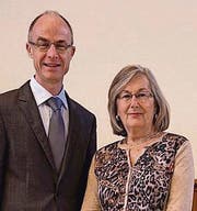 Neugewählte Mitglieder der Kirchenvorsteherschaft: Iris Perry und Gerhard Obergfell. (Bild: pd)