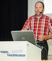 Gemeindepräsident Rolf Bosshard hatte argumentativ mitunter einen schweren Stand.Bild: Christof Lampart