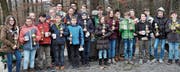 Die jungen Pokalgewinnerinnen und Pokalgewinner aller Kategorien freuen sich über ihre Auszeichnung. (Bild: Peter K. Rüegg)