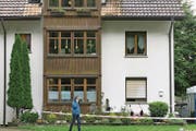 Der Täter sprang aus dem Badezimmerfenster im dritten Stock. (Bild: DIETMAR MATHIS (APA/APA))