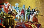 Aus dem Schuh wird ein Smartphone und aus Grimms Märchen eine irrwitzige und brutale Märchenstunde. (Bild: Tanja Dorendorf/T+T Fotografie)