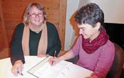 «Geht nicht, gibt es bei ihr nicht!», sagt Nicole Singer, Präsidentin des Entlastungsdienstes Appenzellerland, über Vermittlerin Rita Harzenmoser aus Teufen (links im Bild). (Bild: PD)