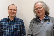 Neumitglied Jürg Stauffer (links) und Dirigent Peter Diem. (Bild: pd)