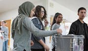 168 Schülerinnen und Schüler wählten gestern eine neue Schulpräsidentin und einen neuen Schulpräsidenten. (Bilder: Yves Weibel)