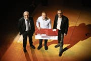 Stadtrat Ruedi Huber, Marathonläufer Patrik Wägeli und Amtschef Fabrizio Hugentobler. (Bild: Chris Marty/frauenfeld-events.ch)