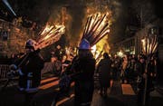 Die Füürbäse gehören genau so zur Sirnacher Fasnacht wie Zapfämannli und Muschelfee. (Bild: Olaf Kühne (12. Februar 2015))