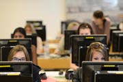 Neu umfasst die St.Galler IT-Offensive nicht vier, sondern fünf Schwerpunkte - die Berufsbildung kommt als neuer Schwerpunkt hinzu. (Bild: Luca Linder)
