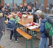 Die Kinder haben gestern ihre neuen Trikots erhalten. (Bild: PD)