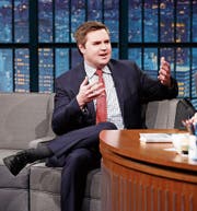 J. D. Vance erzählt in einer amerikanischen Talkshow von seinen Erfahrungen. (Bild: Lloyd Bishop/Getty (New York, 15. März 2017))