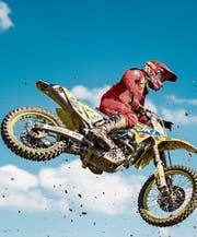 Kategorienwechsel: Jeremy Seewer ist ab sofort auf einer Maschine mit 450 ccm unterwegs. (Bild: Benjamin Manser/KEY)