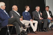 Die Teilnehmer an der Podiumsdiskussion an der Wirtschaftstagung (von links): Gilbert Gress, Martin Sulser, Simon Ammann, Hubert Hürlimann und Thomas Bräm. (Bilder: Heini Schwendener)