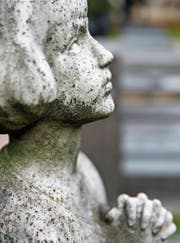 Der Umgang mit tot geborenen Kindern ist mit vielen Unsicherheiten verbunden. (Bild: Fred de Noyelle/Getty (Paris, 6. März 2013))