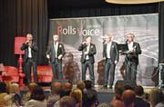 Die Mitglieder von Rolls Voice sorgen auf der Bühne im Traubensaal für abwechslungsreiche Unterhaltung. (Bild: Lukas Hutter)