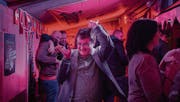 Ab heute Freitag wird in der Holzhütte auf dem Toggiplatz wieder getanzt. (Bild: Benjamin Manser (5.Januar.2017))